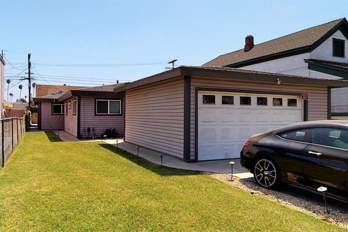 936 W 78th Street, Los Angeles, CA 90044 — photo 1 of 28