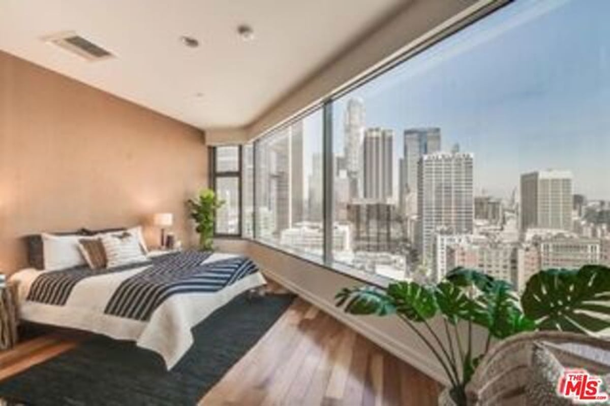 801 S Grand Avenue 2107, Los Angeles, CA 90017 — photo 1 of 11