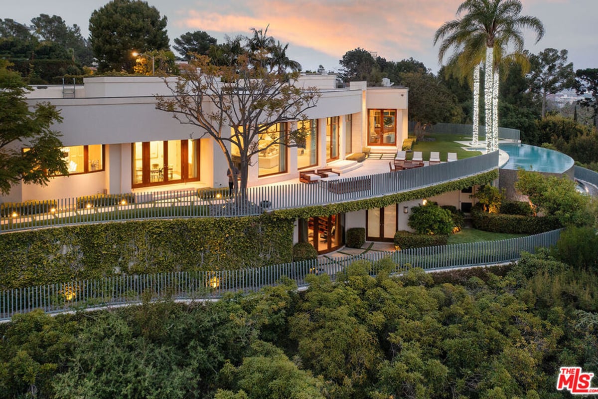 1118 Calle Vista Drive, Beverly Hills, CA 90210 — photo 1 of 19
