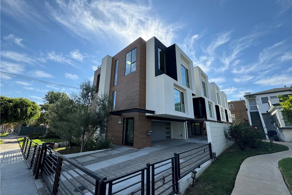 809 N Detroit Street, Los Angeles, CA 90046 — photo 1 of 6