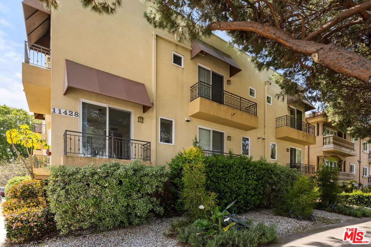 11428 National Boulevard 101, Los Angeles, CA 90064 — photo 1 of 24