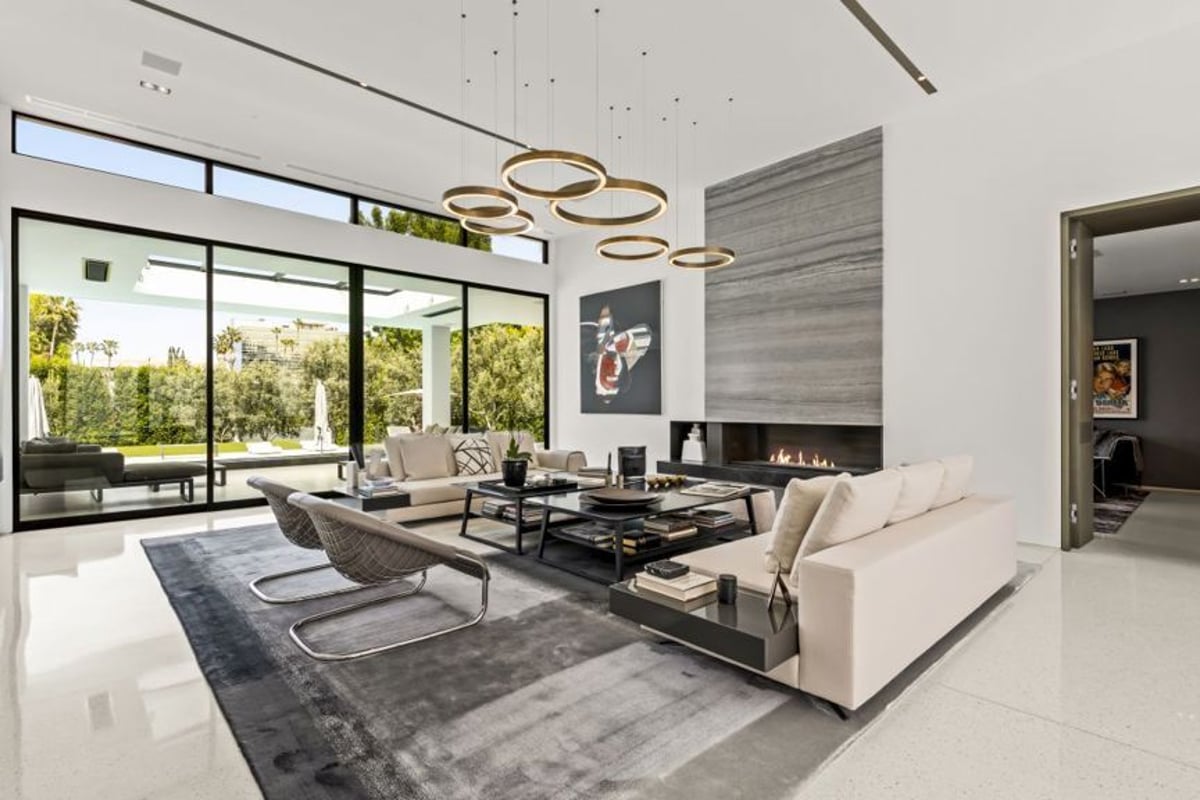 16032 VALLEY VISTA Boulevard, Encino, CA 91436 — photo 1 of 44