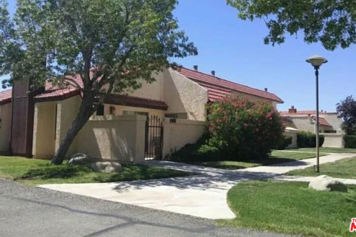 2114 El Domingo Circle 8, Lancaster, CA 93536 — photo 1 of 11