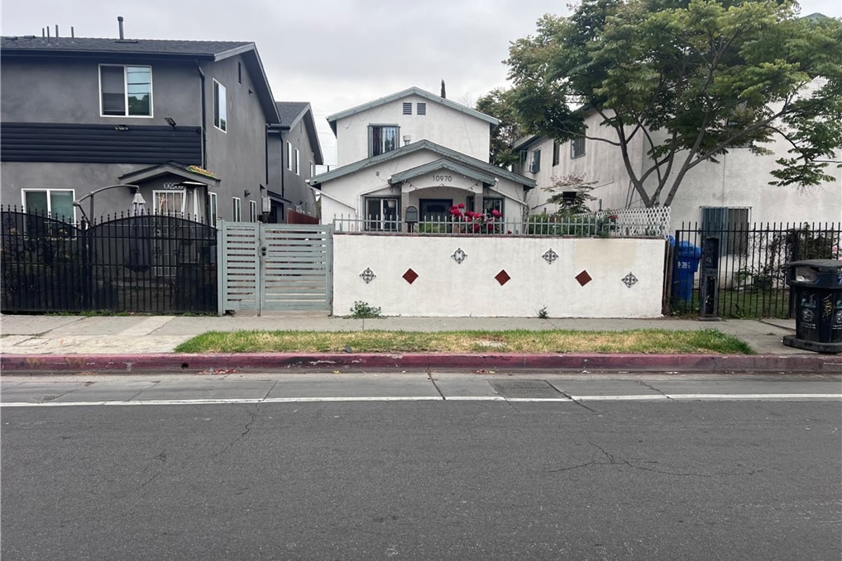 10970 Avalon Boulevard, Los Angeles, CA 90061 — photo 1 of 27