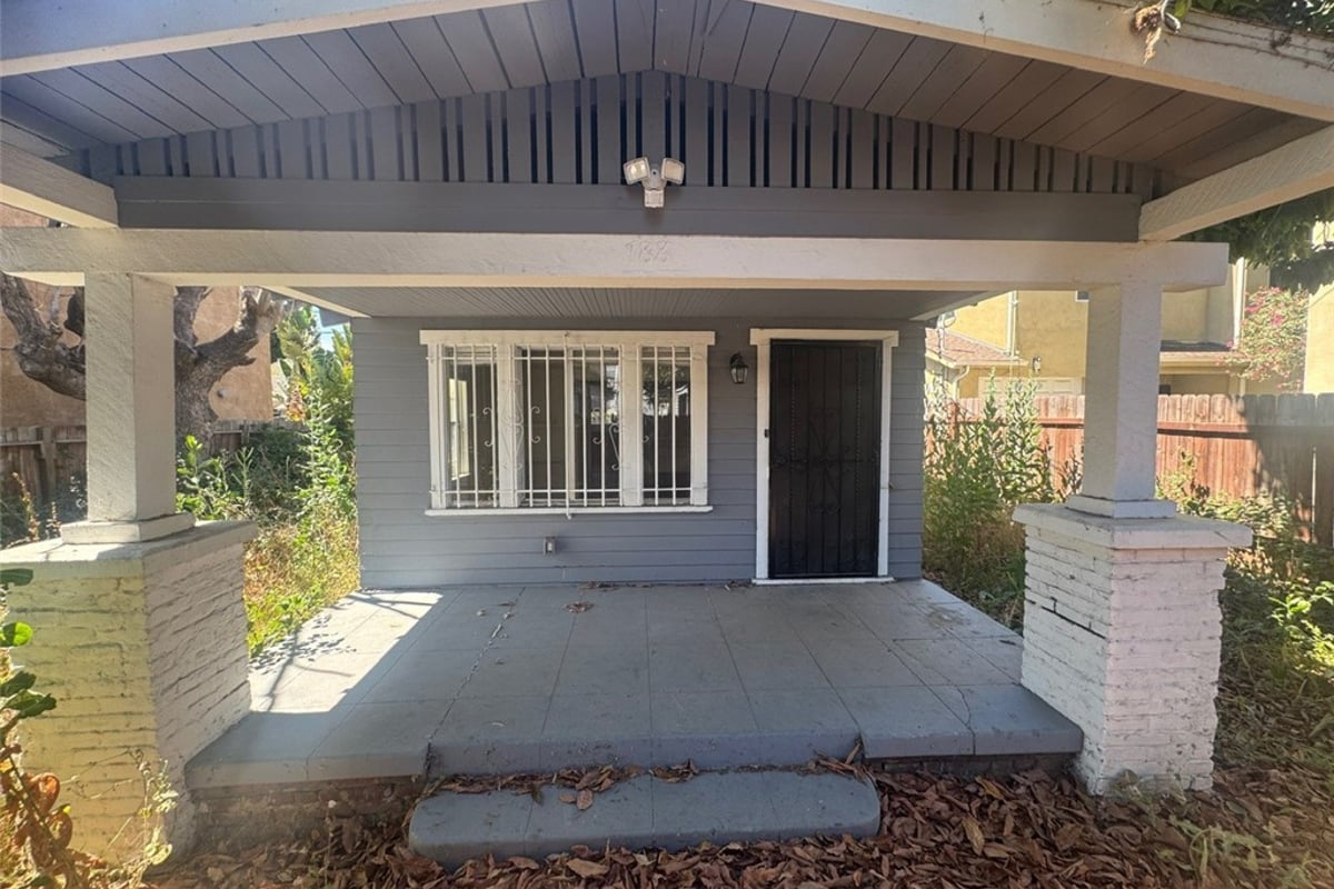 788 E 40th Place, Los Angeles, CA 90011 — photo 1 of 26