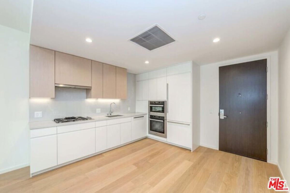 877 Francisco Street 708, Los Angeles, CA 90017 — photo 1 of 31