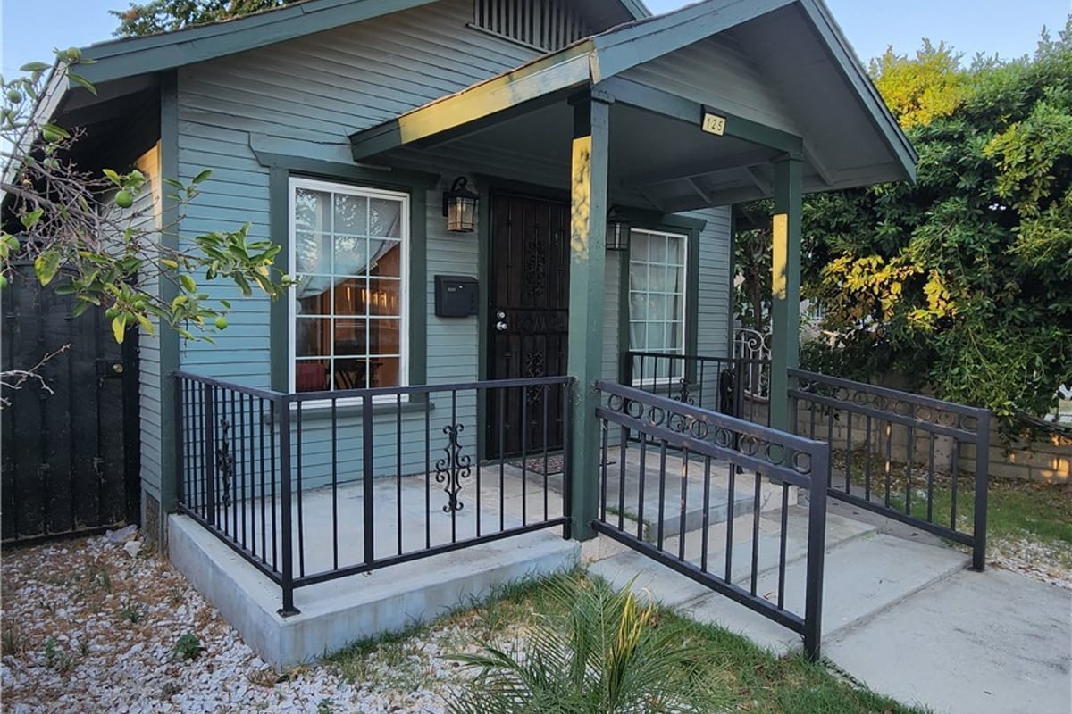 125 E 68th Way, Long Beach, CA 90805 — photo 1 of 11