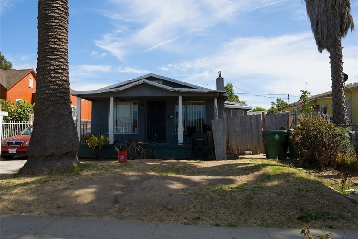 226 E 105th Street, Los Angeles, CA 90003 — photo 1 of 8