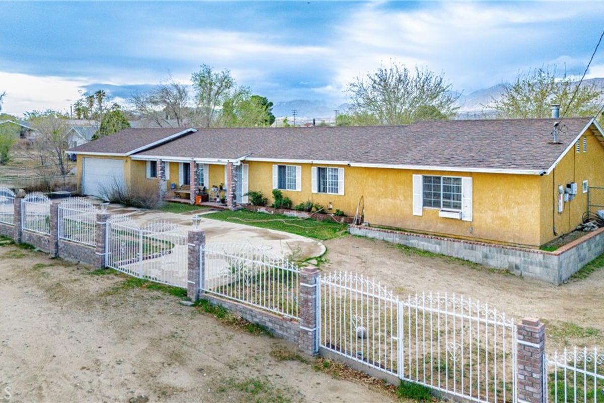 8806 E Avenue T14, Littlerock, CA 93543 — photo 1 of 32