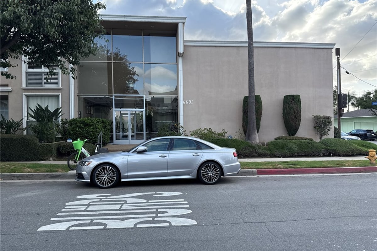 6601 Springpark 14, Los Angeles, CA 90056 — photo 1 of 3