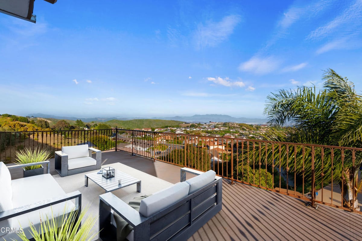 1184 Colina Vista Vista, Ventura, CA 93003 — photo 1 of 41