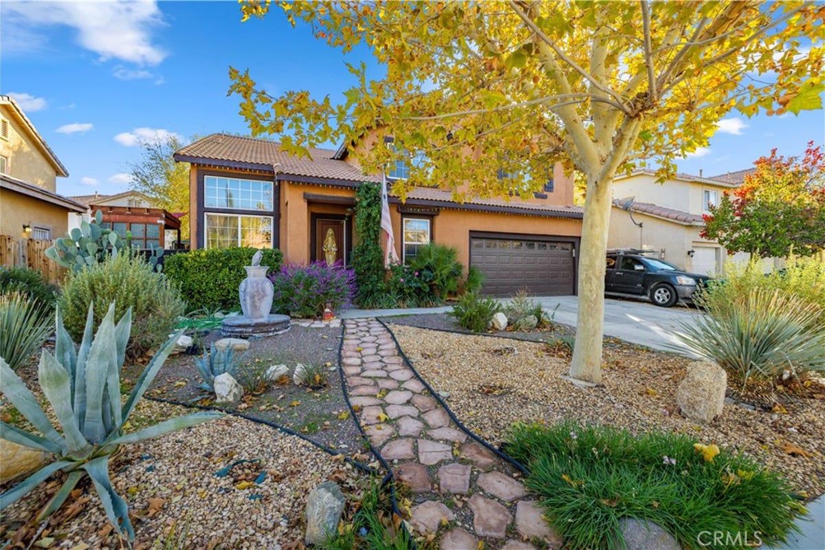 3734 Las Palmas, Palmdale, CA 93550 — photo 1 of 29