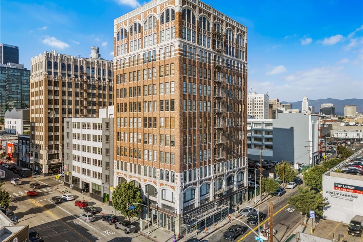 315 E 8th 401, Los Angeles, CA 90014 — photo 1 of 43