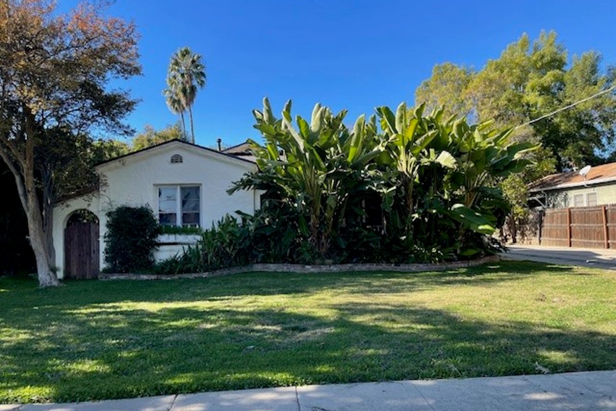 6709 Vesper, Van Nuys, CA 91405 — photo 1 of 35