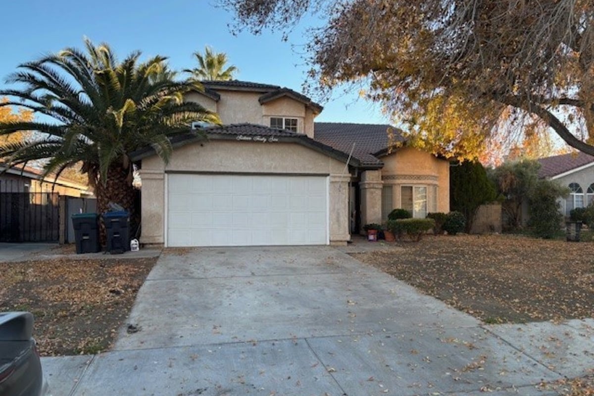 1642 Bisbee, Lancaster, CA 93535 — photo 1 of 3