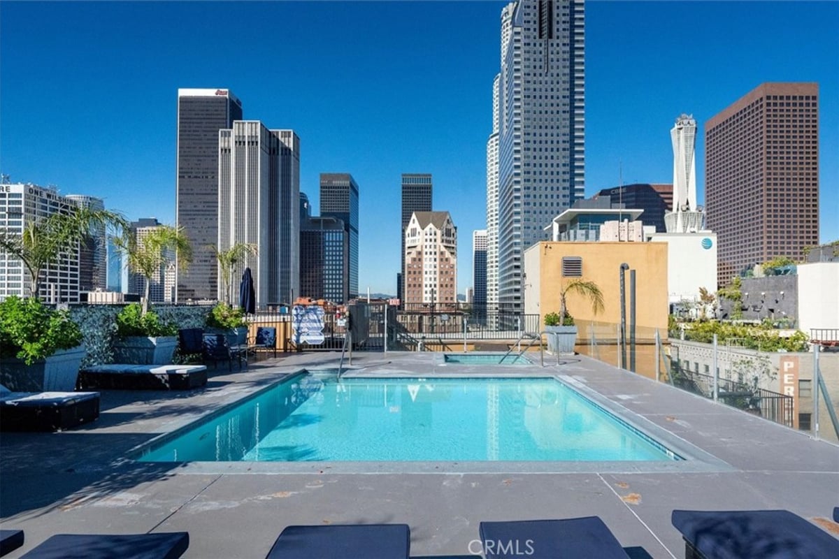 312 W 5th 907, Los Angeles, CA 90013 — photo 1 of 29