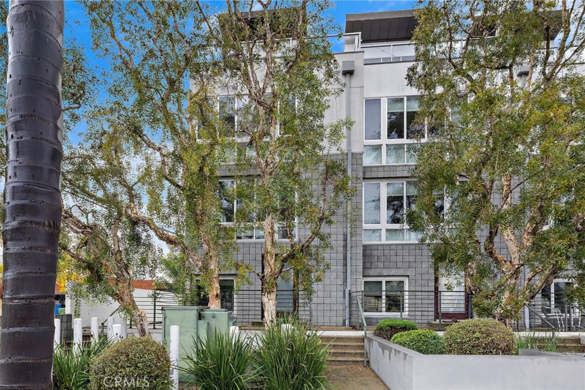 4151 Redwood Avenue #106, Los Angeles, CA 90066 — photo 1 of 31