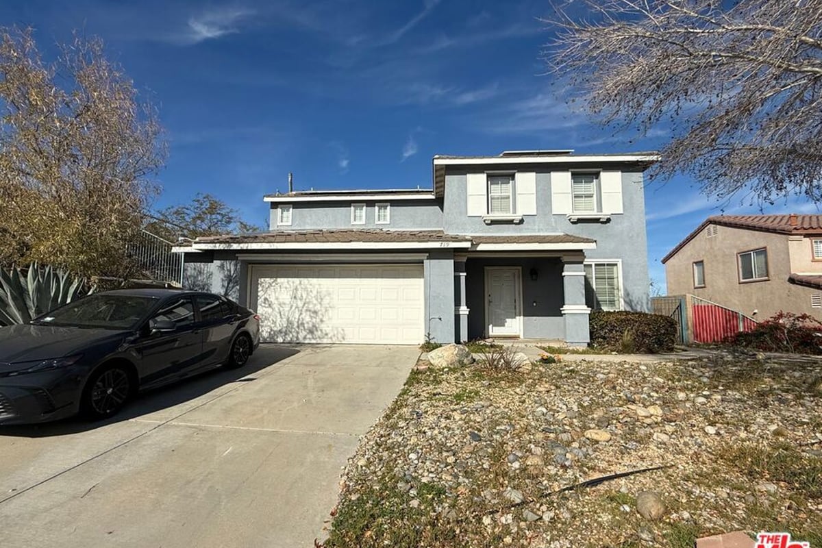 719 W Avenue Q10, Palmdale, CA 93551 — photo 1 of 33