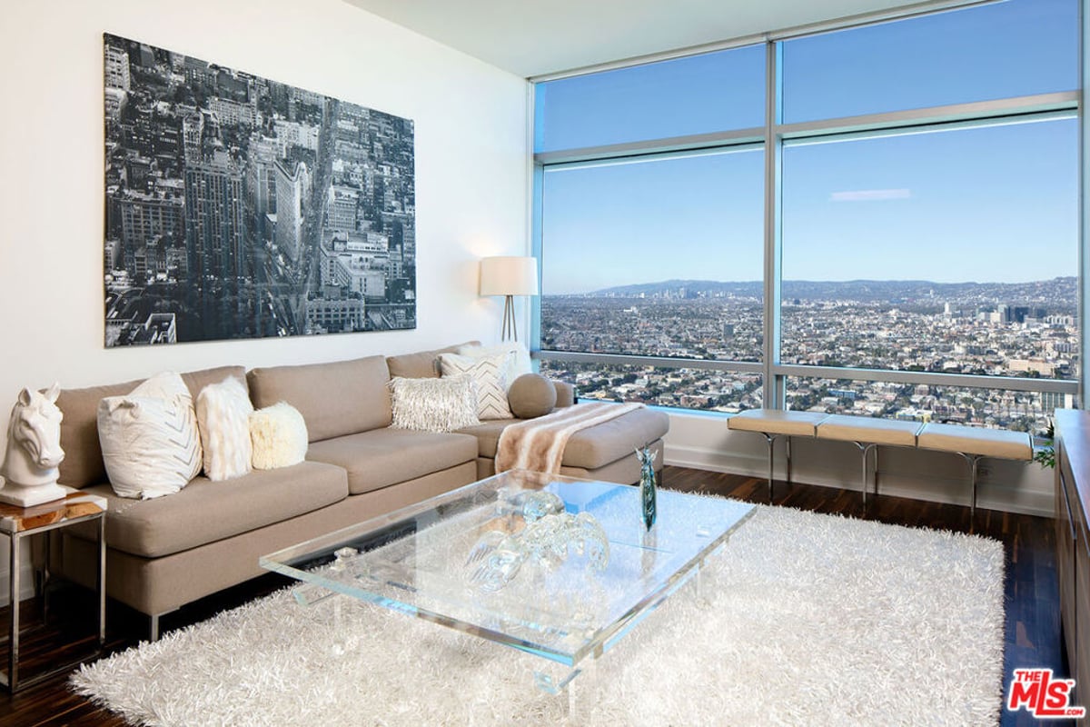 900 W Olympic Boulevard 40F, Los Angeles, CA 90015 — photo 1 of 11