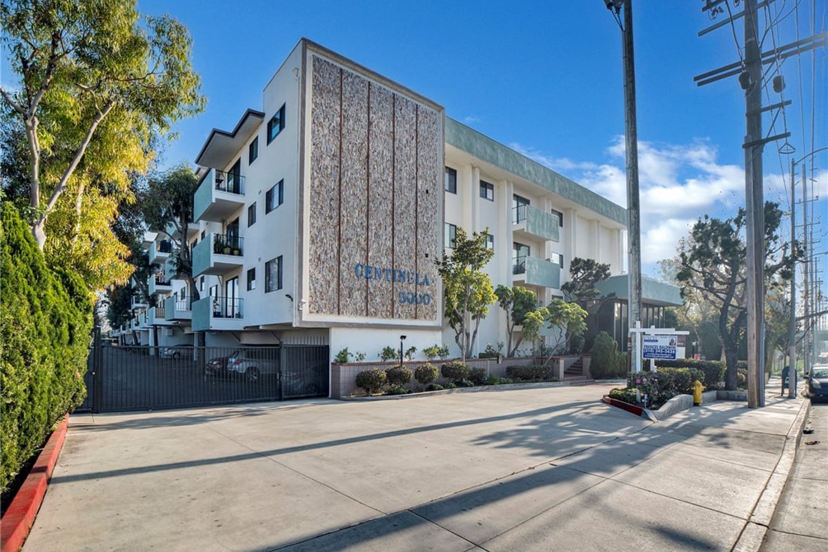 5000 S Centinela 337, Los Angeles, CA 90066 — photo 1 of 20