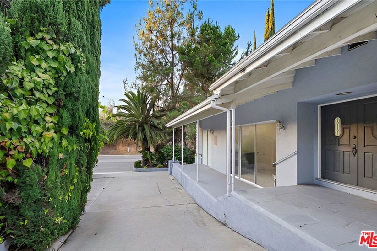 4348 Sepulveda Boulevard, Sherman Oaks, CA 91403 — photo 1 of 4