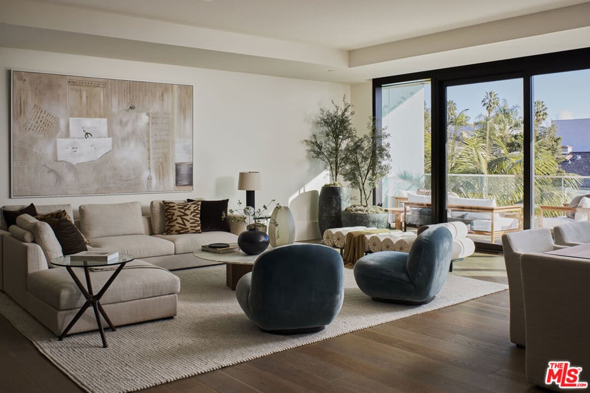 8420 W Sunset Boulevard 505, West Hollywood, CA 90069 — photo 1 of 27