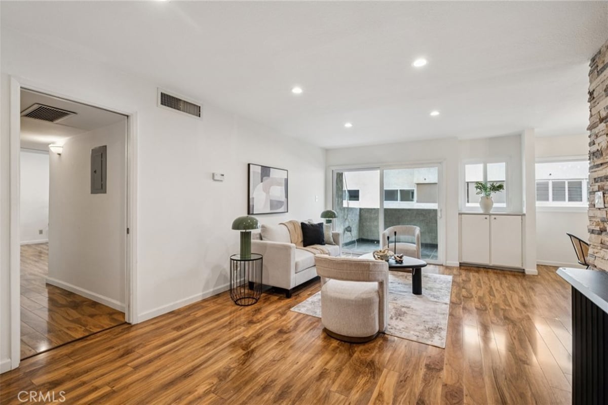 125 S Sierra Madre 215, Pasadena, CA 91107 — photo 1 of 40
