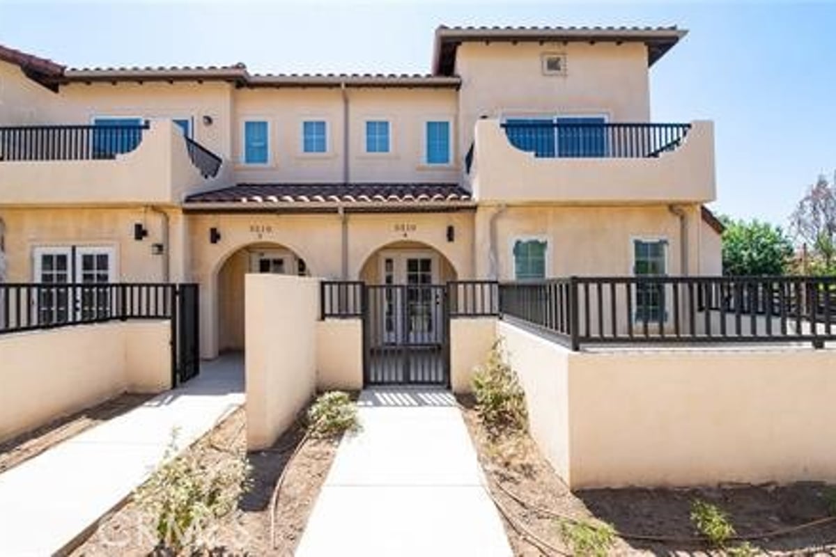 5526 E Los Angeles Avenue 1, Simi Valley, CA 93063 — photo 1 of 48