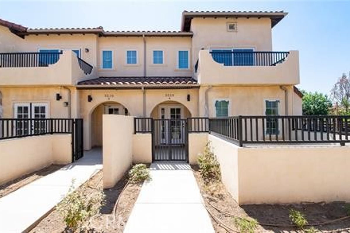 5518 E Los Angeles Avenue 1, Simi Valley, CA 93063 — photo 1 of 48