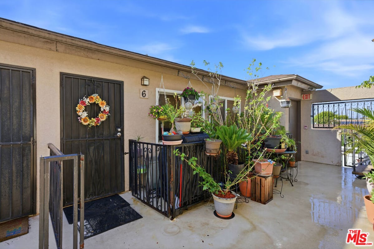 1100 Walnut Avenue 6, Long Beach, CA 90813 — photo 1 of 39