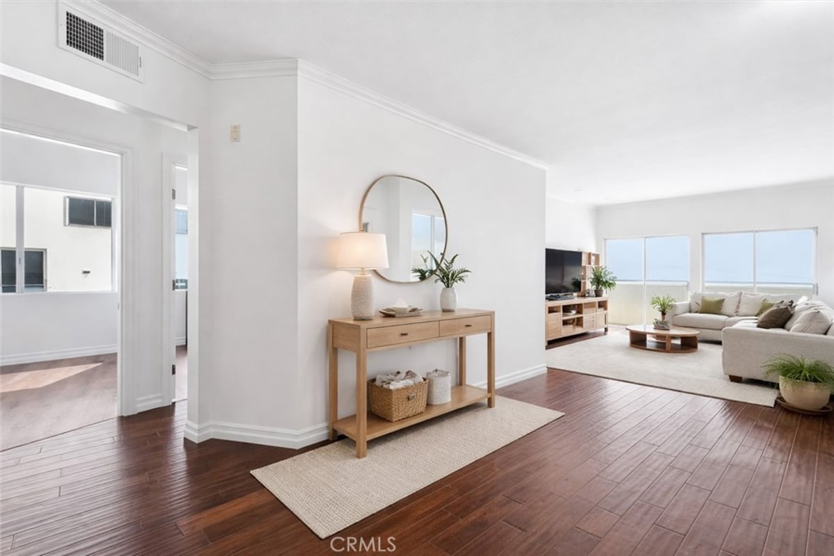 11822 Goshen Avenue 303, Los Angeles, CA 90049 — photo 1 of 22