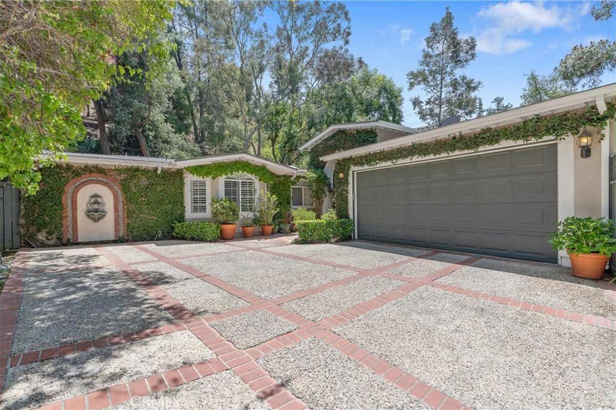 3818 Hayvenhurst Avenue, Encino, CA 91436 — photo 1 of 33