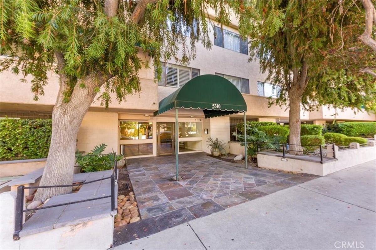 5310 Zelzah Unit 114, Encino, CA 91316 — photo 1 of 12