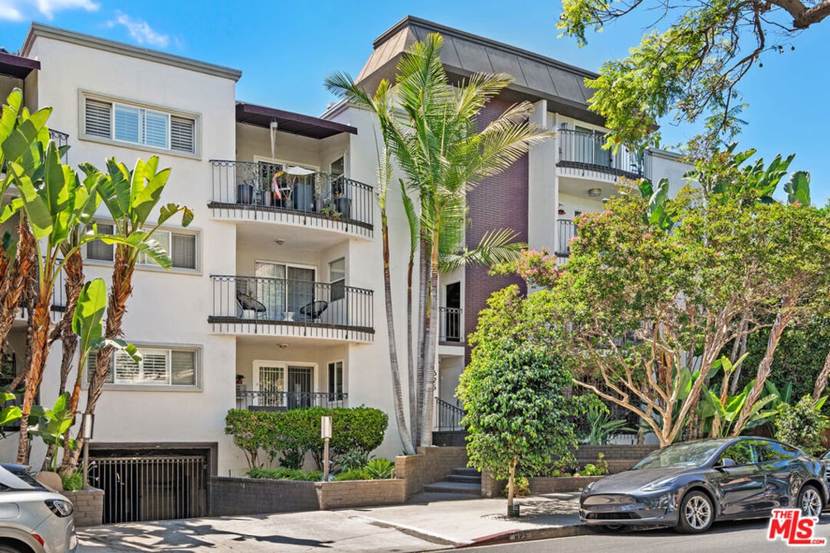 625 N Flores Street 304, West Hollywood, CA 90048 — photo 1 of 21