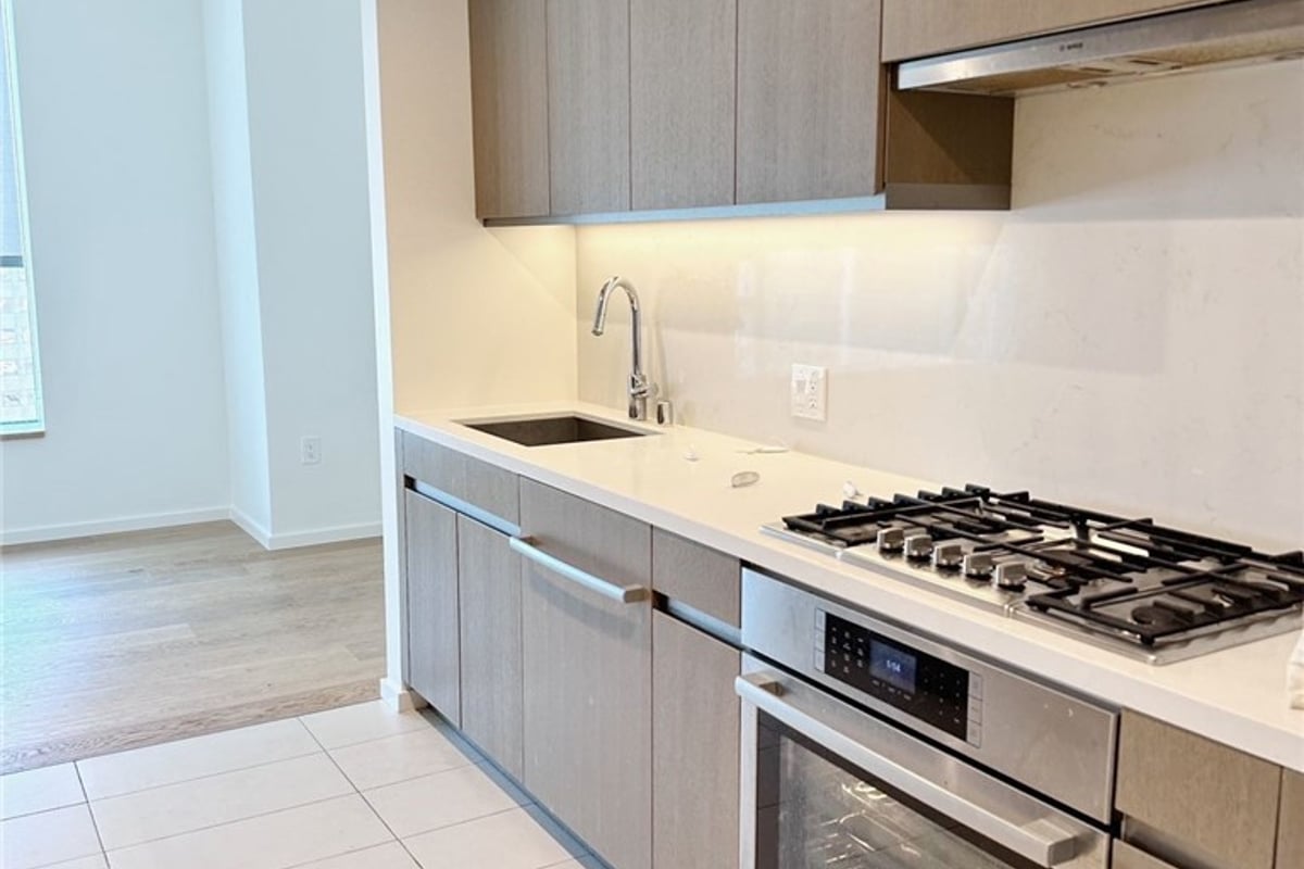 889 Francisco 2505, Los Angeles, CA 90017 — photo 1 of 9