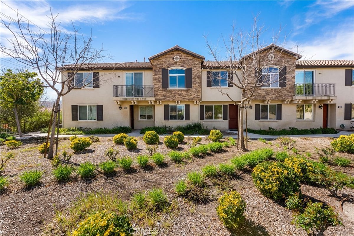 27968 Avalon, Canyon Country, CA 91351 — photo 1 of 26