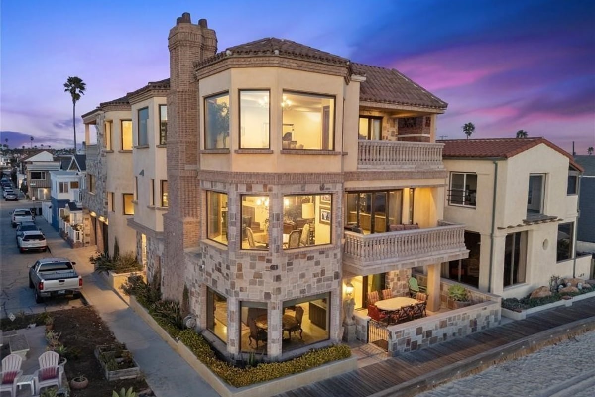 2 60th Place, Long Beach, CA 90803 — photo 1 of 55