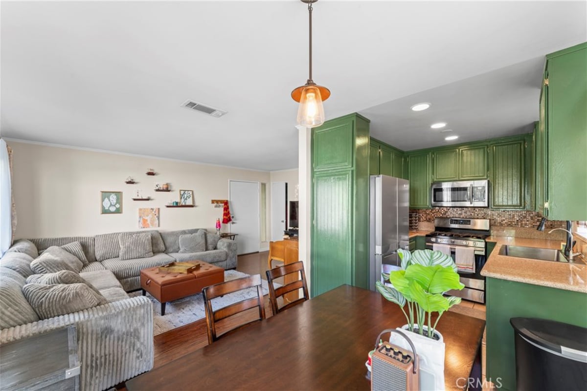 18128 Sundowner 1139, Canyon Country, CA 91387 — photo 1 of 37