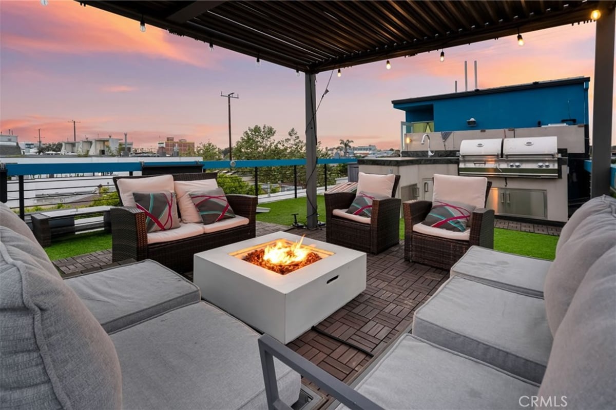 302 S Venice, Venice, CA 90291 — photo 1 of 41