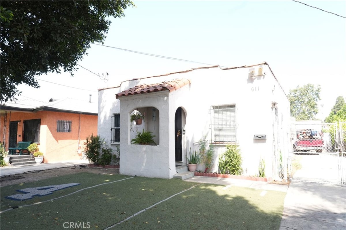 611 W 91st, Los Angeles, CA 90044 — photo 1 of 41