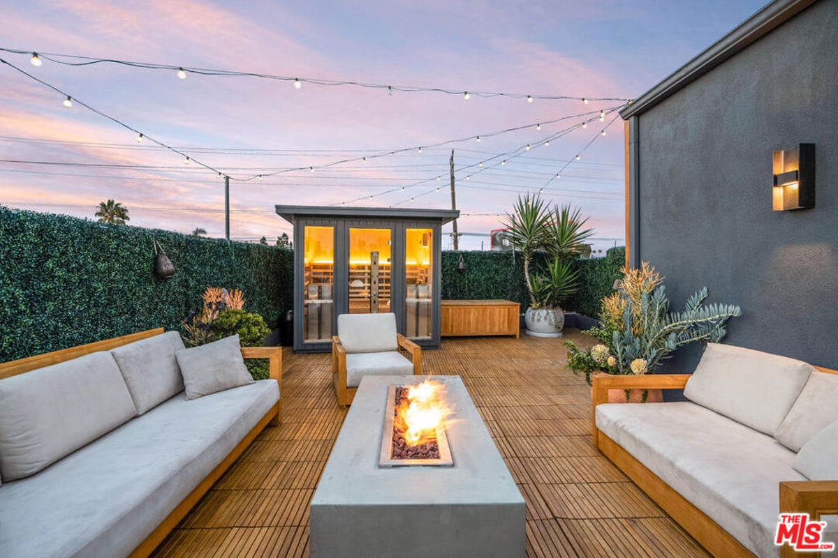 2515 Lincoln Boulevard, Venice, CA 90291 — photo 1 of 45