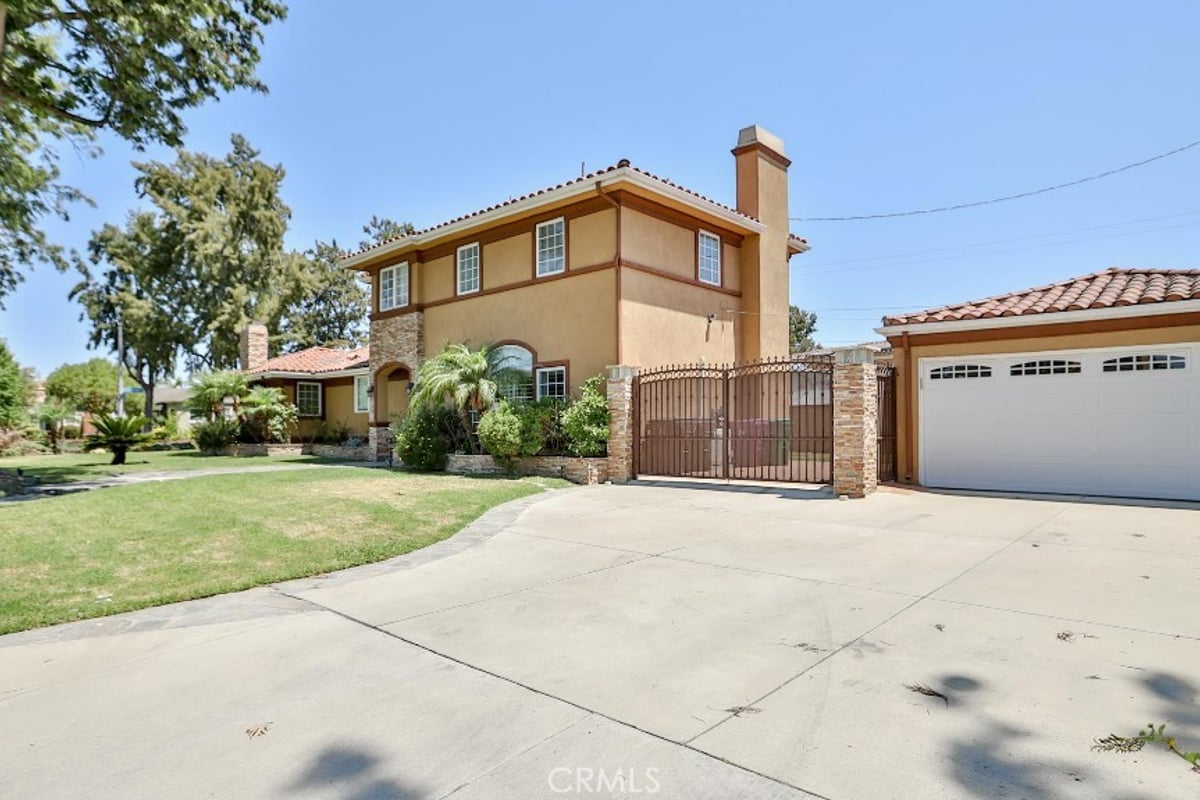 4704 E Centralia Street, Long Beach, CA 90808 — photo 1 of 25