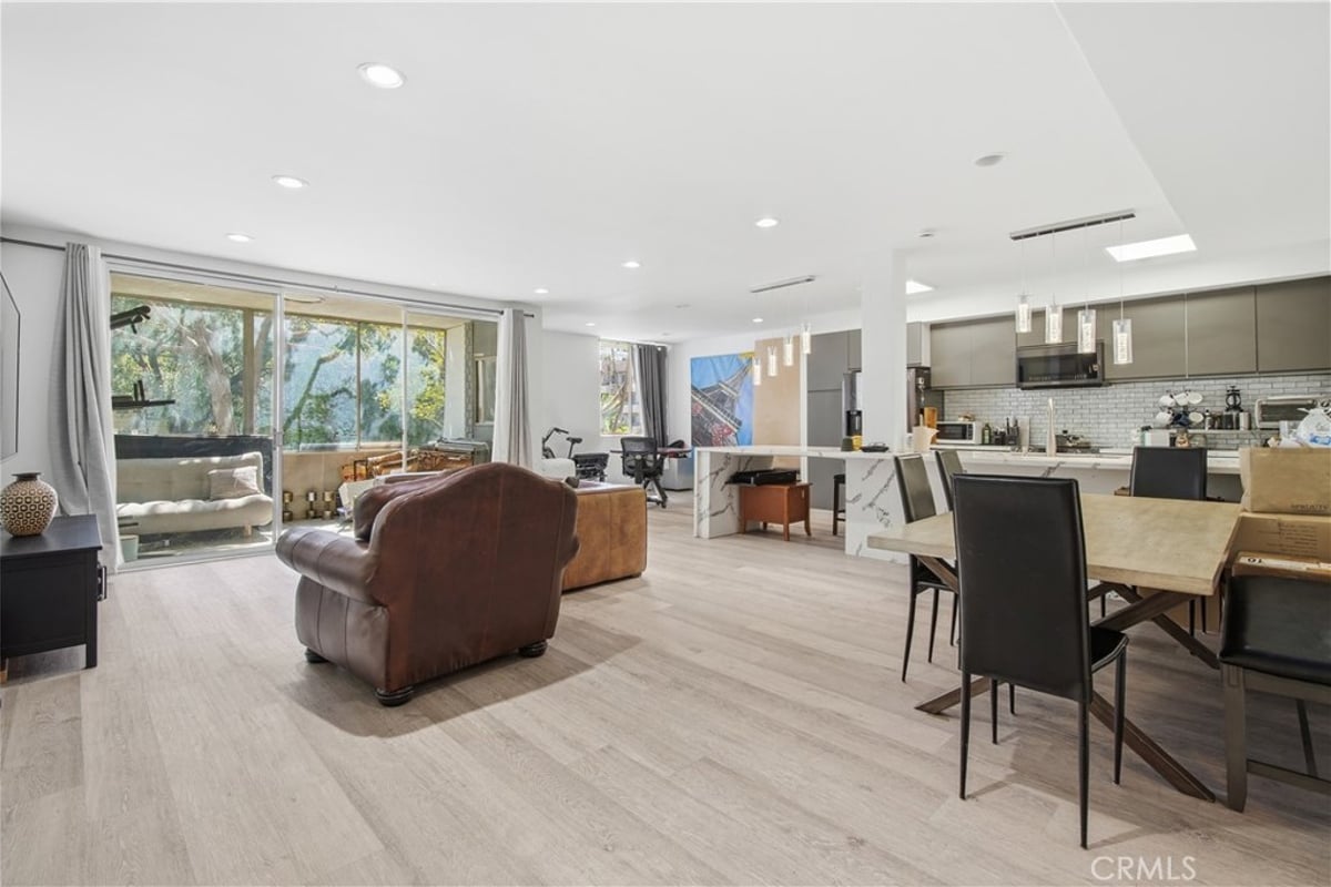 7309 Franklin Ave 105, Los Angeles, CA 90046 — photo 1 of 24