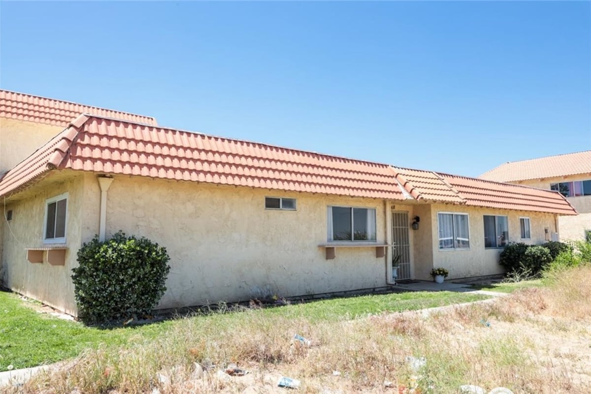 43618 Stanridge Avenue, Lancaster, CA 93535 — photo 1 of 32