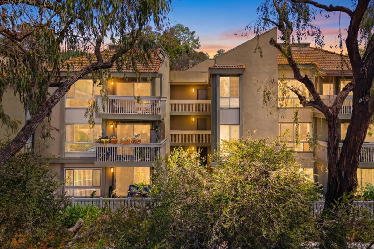 254 Sequoia Court 33, Thousand Oaks, CA 91360 — photo 1 of 23
