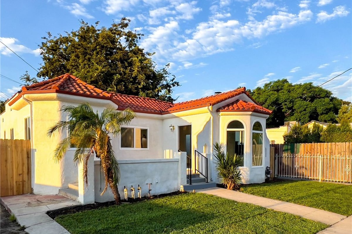 4380 W 28th Street, Los Angeles, CA 90018 — photo 1 of 22