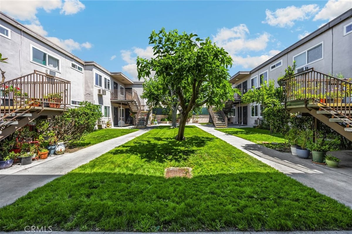 7135 Coldwater Canyon 14, North Hollywood, CA 91605 — photo 1 of 28