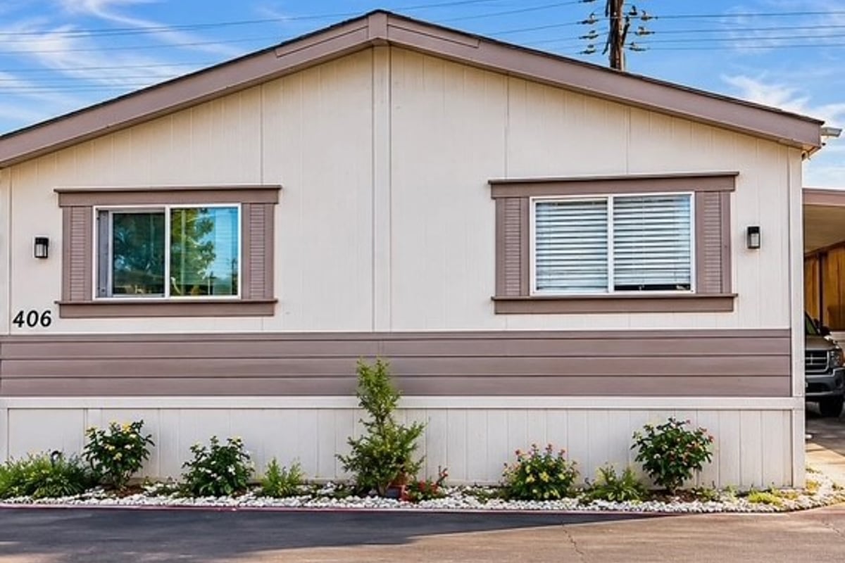 20401 Soledad Canyon Road 406, Canyon Country, CA 91351 — photo 1 of 14