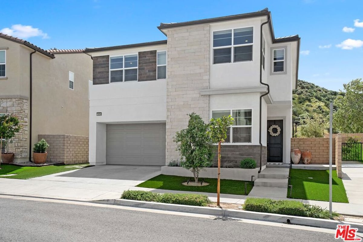 19254 Blackthorn Drive, Santa Clarita, CA 91351 — photo 1 of 74