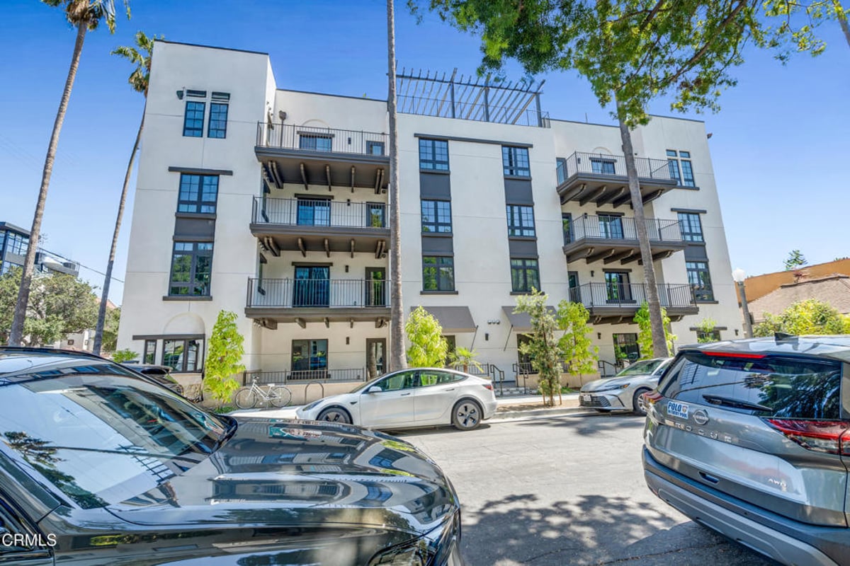 139 S Oak Knoll Avenue 303, Pasadena, CA 91101 — photo 1 of 26